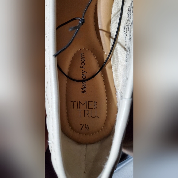 Women's Cap Toe Quilted Ballet Flats - Picture 4 of 4